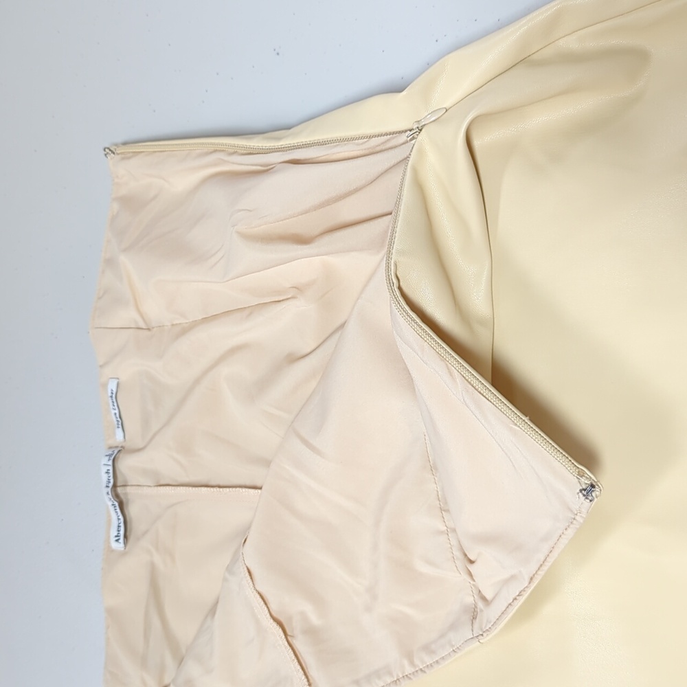 Abercrombie & Fitch Cream Mini Skirt - Picture 7 of 10
